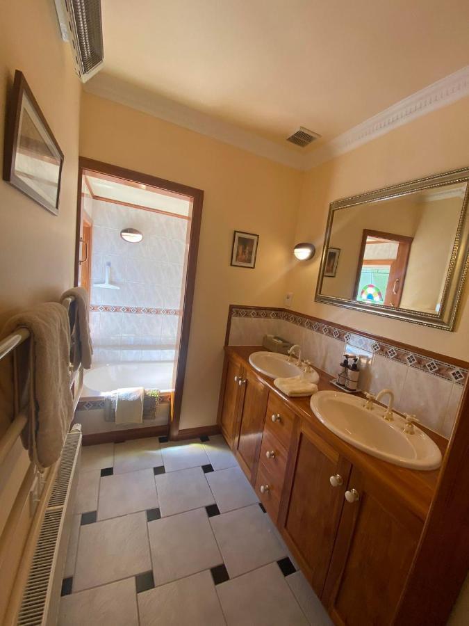 Twin Totara Cottage Upper Hutt Dış mekan fotoğraf